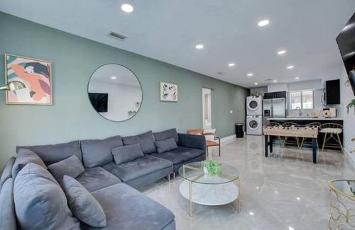 Middle River Terrace Casa | Wilton Manors 2BDR Pets Ok