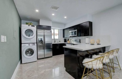Middle River Terrace Casa | Wilton Manors 2BDR Pets Ok