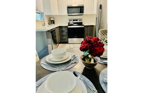 Middle River Terrace Casa | Wilton Manors house near beaches 2 BR large yard