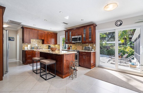 Oakland Park Casa | Wilton Wonderful! Heated Pool & 2 miles to Beach!