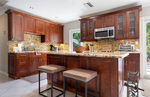 Oakland Park Casa | Wilton Wonderful! Heated Pool & 2 miles to Beach!