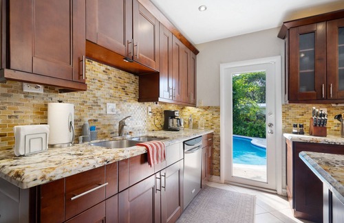 Oakland Park Casa | Wilton Wonderful! Heated Pool & 2 miles to Beach!