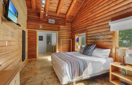 Wimberley Casa | Wimberley Log Cabins Resort and Suites- Unit 4