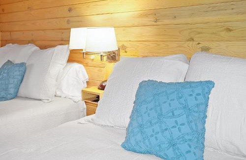 Wimberley Casa | Wimberley Log Cabins Resort and Suites- Unit 8