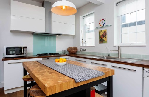 Hillside Casa | Wimbledon Wildflower, by Veeve