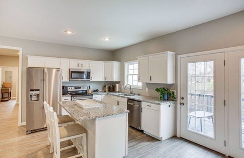 Winchester Casa | Winchester Home w/ Deck < 1 Mi to Tims Ford Lake!