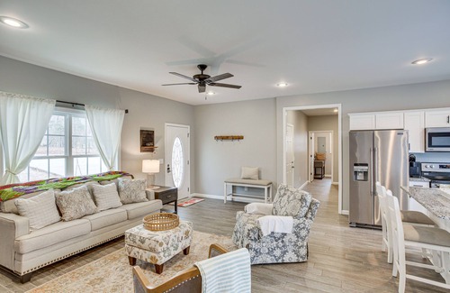 Winchester Casa | Winchester Home w/ Deck < 1 Mi to Tims Ford Lake!