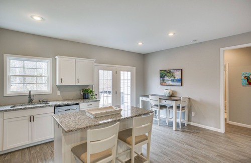 Winchester Casa | Winchester Home w/ Deck < 1 Mi to Tims Ford Lake!