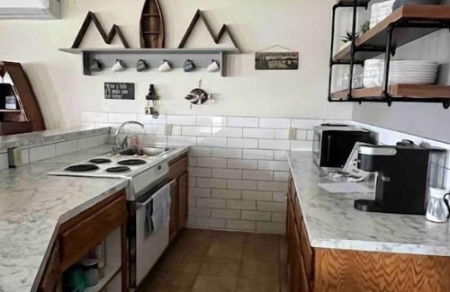 Winchester Casa | Winchester Idaho Lake House RELAX Pool Games FUN Getaway Fish Hunt Hike Sleeps 8
