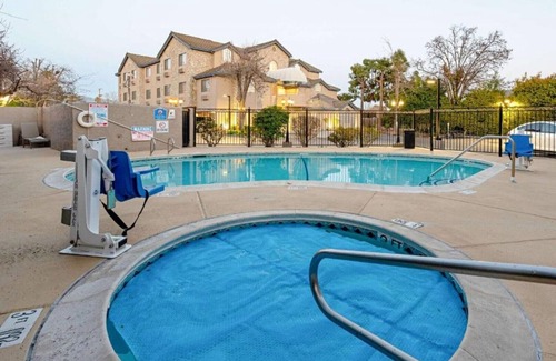 South San Jose Casa | Wind down and rest up near San Jose McEnery Convention Center!!
