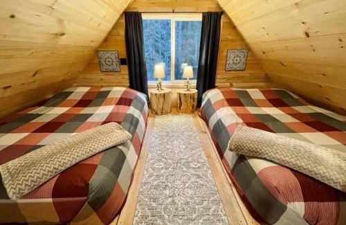 Regional District of Nanaimo Casa | Wind Down Log Cabin in the Woods with Cozy Woodstove