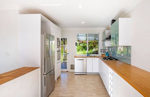 Vincentia Cabaña | WindanSea Cottage - Pet Friendly - Ocean Glimpses
