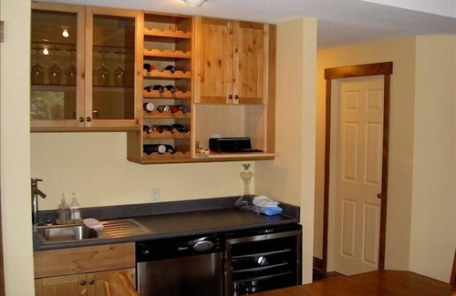 East Kootenay Cabina | Windermere Copperpoint Golf / Ski / Snowmobile Family Chateau, Invermere.
