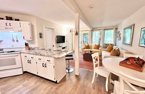Fontana Condominio | Windmill Cottage at Abbey Springs Near Lake & Shops!