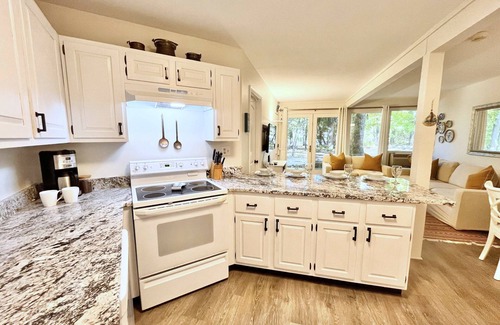 Fontana Condominio | Windmill Cottage at Abbey Springs Near Lake & Shops!