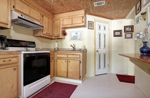 San Leon Apartamento | Windmill Gardens Inn "Gallery" by Galveston Bay is a cozy tropical hideaway