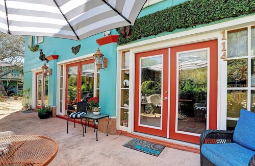 San Leon Apartamento | Windmill Gardens Inn "Gallery" by Galveston Bay is a cozy tropical hideaway