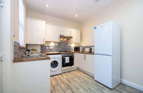 Reddish Casa | Windmill House Summar