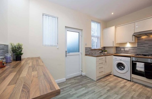 Reddish Casa | Windmill House Summar