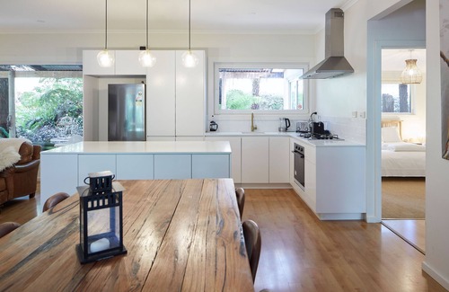 Mount Dandenong Casa | Windmill lodge: Private rainforest with river