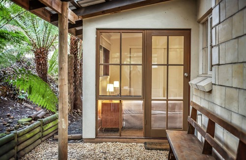 Mount Dandenong Casa | Windmill lodge: Private rainforest with river