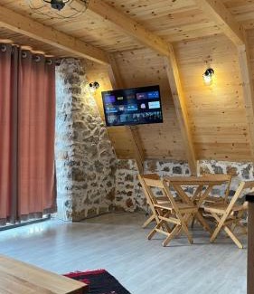 Shkoder Otro | Windmill Shkodra Gesthouse Camping & Grill