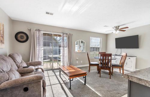 Table Rock Casa | Windsor Cottage - Fall Creek Beauty by Table Rock