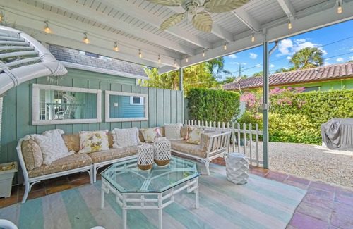 Parrot Cove Casa | Windsor House - Quaint Home Near Beach, Golf & Downtown