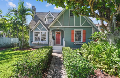Parrot Cove Casa | Windsor House - Quaint Home Near Beach, Golf & Downtown