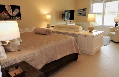 Osprey Apartamento | Windsor Lodge Unit 15, studio, close to beaches, pool