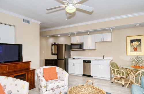 Osprey Condominio | Windsor Lodge Unit 19, condo, close to beaches, pool