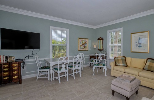Osprey Condominio | Windsor Lodge Unit 20, condo, close to beaches, pool