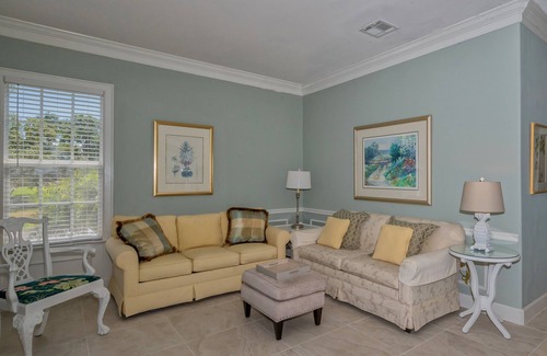 Osprey Condominio | Windsor Lodge Unit 20, condo, close to beaches, pool
