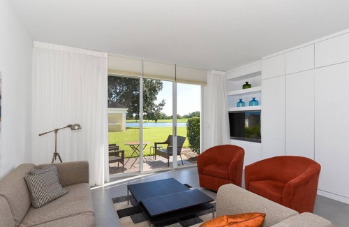 Osprey Apartamento | Windsor Lodge Unit 7, studio, close to beaches, pool