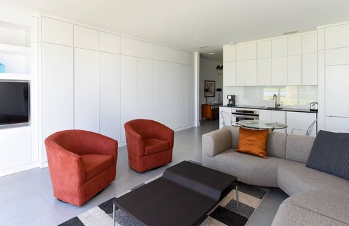 Osprey Apartamento | Windsor Lodge Unit 7, studio, close to beaches, pool