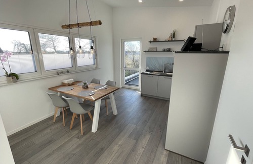 Wremen Apartamento | Windward modern new-build apartment near the beach *Wallbox*