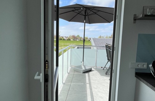 Wremen Apartamento | Windward modern new-build apartment near the beach *Wallbox*