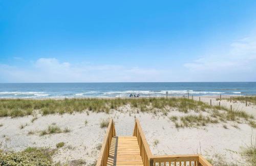 Oak Island Casa | Windward Mark by Oak Island Accommodations
