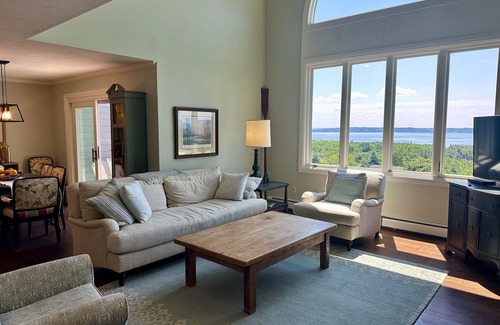 Forest Beach Condominio | Windward Passage: 3 BR, 2.5 BA Condominium in Harbor Springs , Sleeps 6