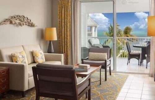 Key West Complejo | Windward Point Beachfront Resort, Hot Tub, Pool