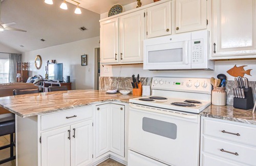 Alabama Gulf Coast Casa | Windy Cove! Plenty of room for the whole family. 5 minute walk to the beach!