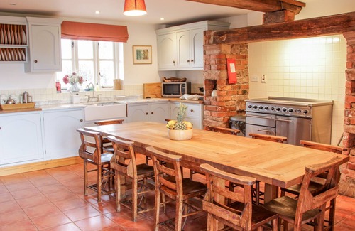 Eaton Mascott Cabaña | WINDY MUNDY FARM, pet friendly, luxury holiday cottage in Shrewsbury