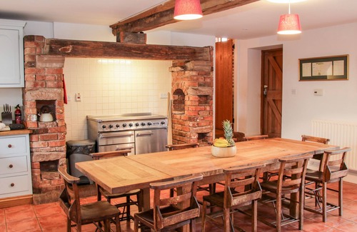 Eaton Mascott Cabaña | WINDY MUNDY FARM, pet friendly, luxury holiday cottage in Shrewsbury