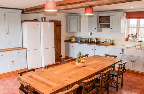 Eaton Mascott Cabaña | WINDY MUNDY FARM, pet friendly, luxury holiday cottage in Shrewsbury