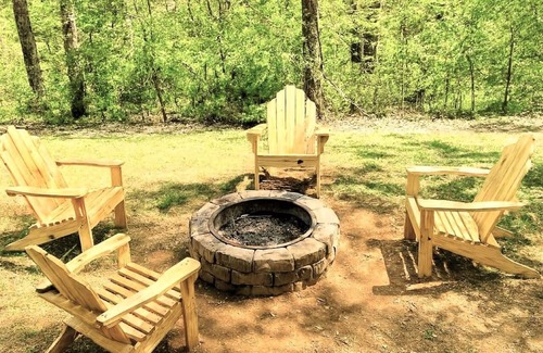 Wears Valley Cabina | 2 Bedroom-2 bath, Pet-Friendly-Fenced in yard- Handicap Ramp-September Special!