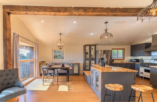 Old Town Casa | WindyHideaway~NEW & Stunning Retreat! Coastal Family Fun in Bodega Bay! GmRm
