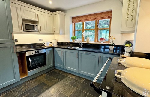 Hollingworth Cabaña | WINDYRIDGE, pet friendly, character holiday cottage in Marple Bridge