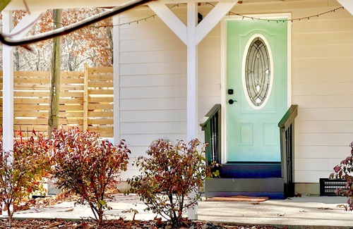 Dahlonega Cabaña | Wine and Wedding Mountain Getaway at Arborview - 5 minutes from Downtown