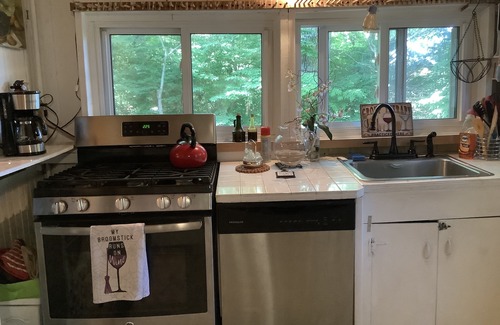 Jamesport Cabaña | Wine Country Cozy Home Away in the Woods