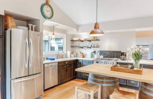 Glen Ellen Casa | Wine Country Creekside Retreat With Hot Tub
